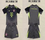 2025-2026 Bayern Munich black kid goalkeeper soccer jerseys